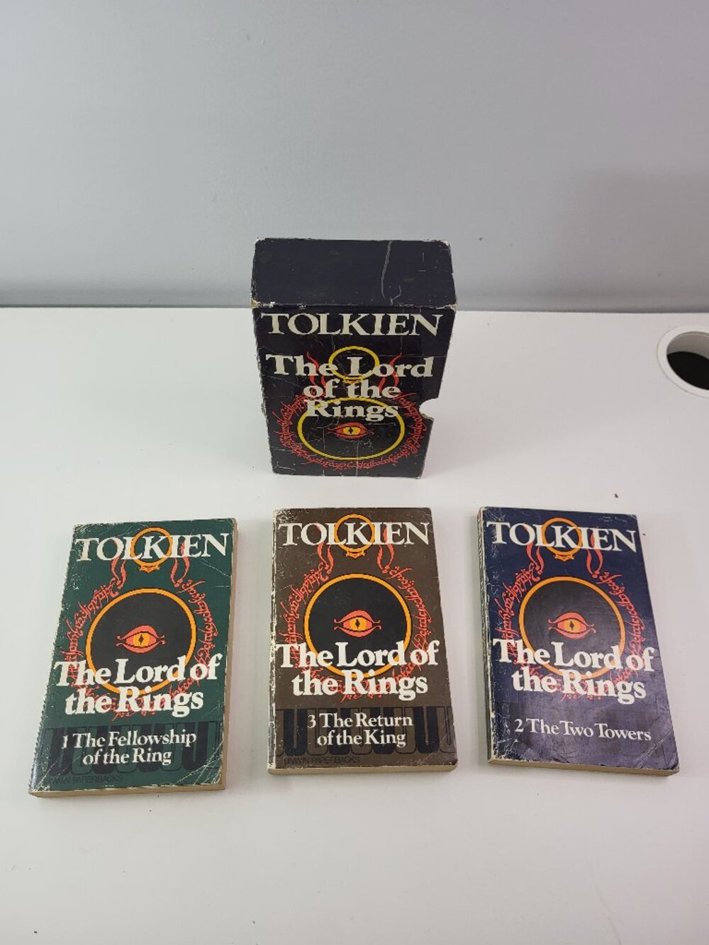 J.R.R. Tolkien Lord of the Rings 3-Book Set 1977 Unwin Paperbacks Slipcase